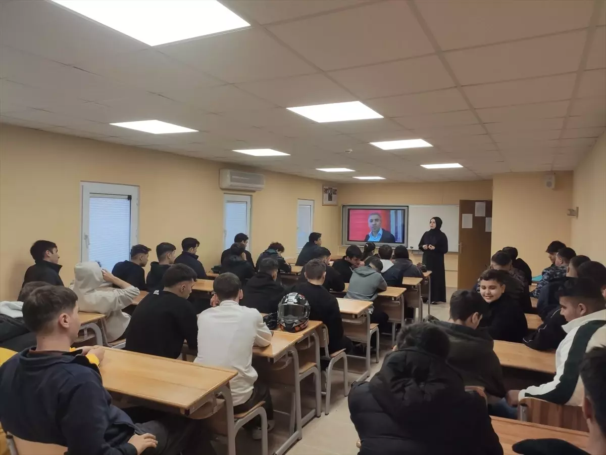 Dilovası’nda Gençler Eğitime Kazandırılıyor