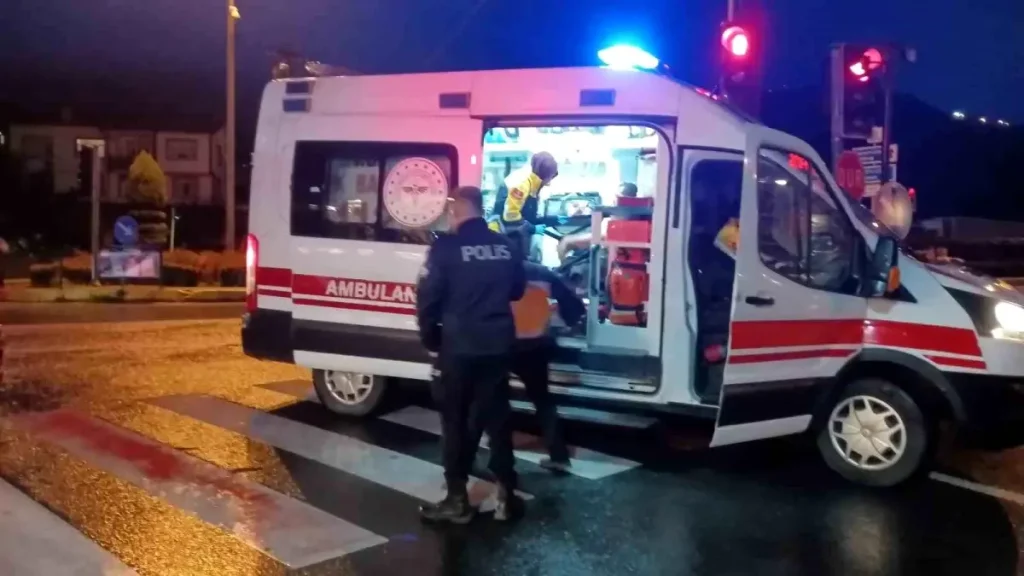 Karamürsel’de Trafik Kazası: 3 Yaralı