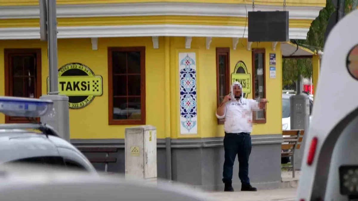 İzmit’te Taksi Durağında Silahlı Tehdit: Özel Harekat Ekipleri Müdahale Etti