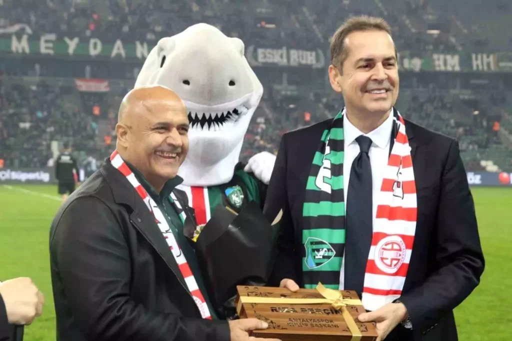 Kocaelispor ve Antalyaspor’dan Dostluk Mesajı