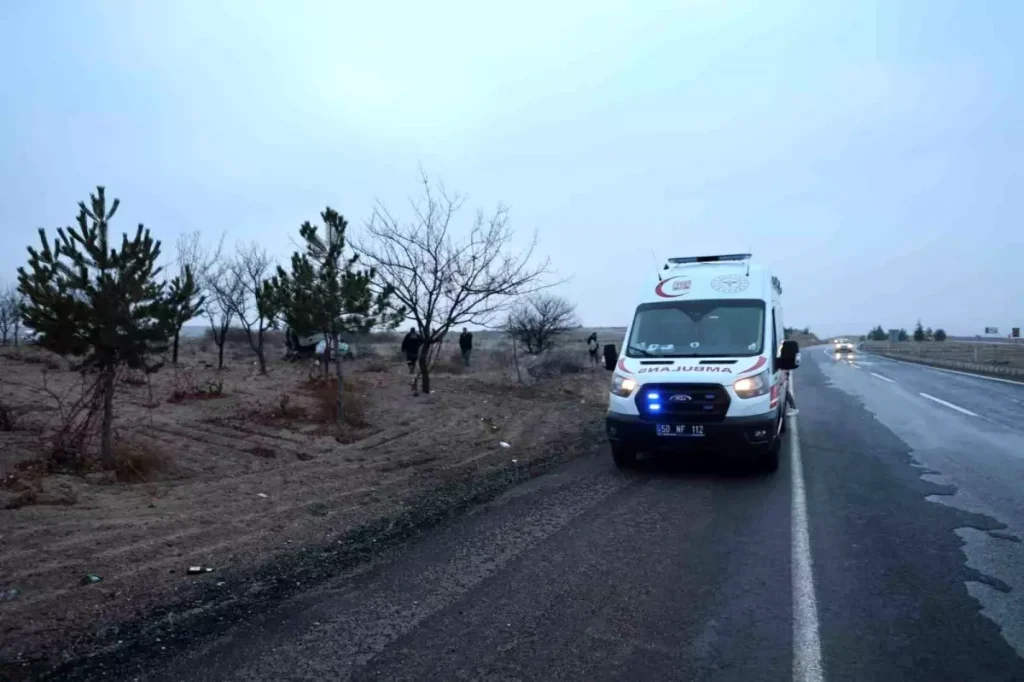 Nevşehir’de Hafif Ticari Araç Yağış Nedeniyle Takla Attı, Sürücü Yaralandı