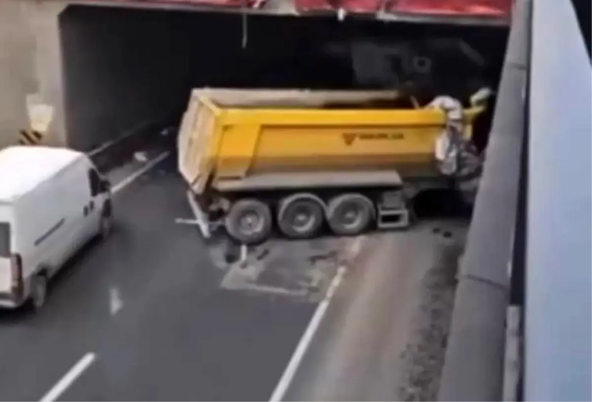 Gaziantep’te Hafriyat Kamyonu Kaza Yaptı