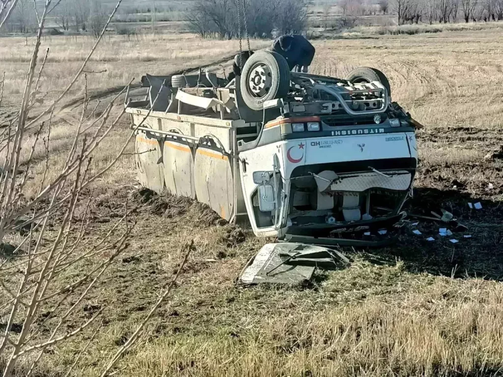 Isparta’da Kamyon Takla Attı: Sürücü Yaralandı