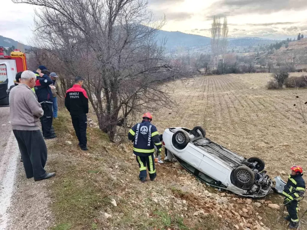 Denizli’de Kontrolden Çıkan Araç Tarlaya Uçtu