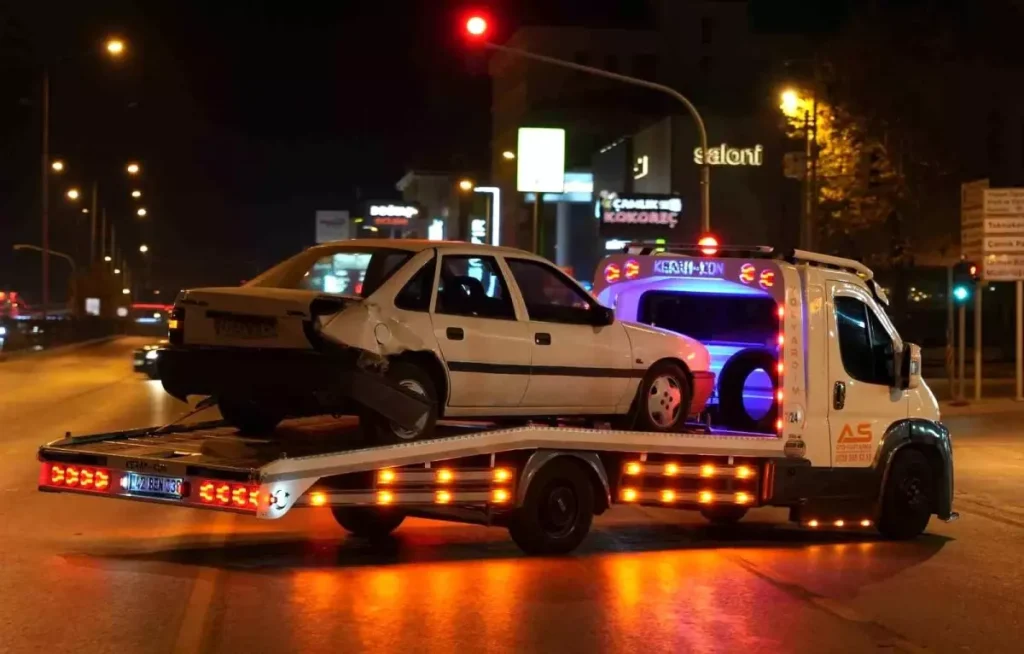 Denizli’de Kontrolden Çıkan Araç Zincirleme Kazaya Sebep Oldu