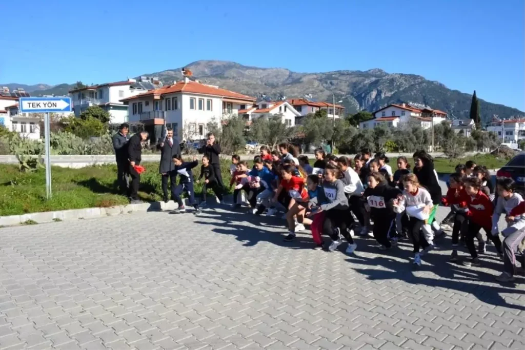 Köyceğiz’de Atatürk Yol Koşusu Coşkuyla Gerçekleştirildi
