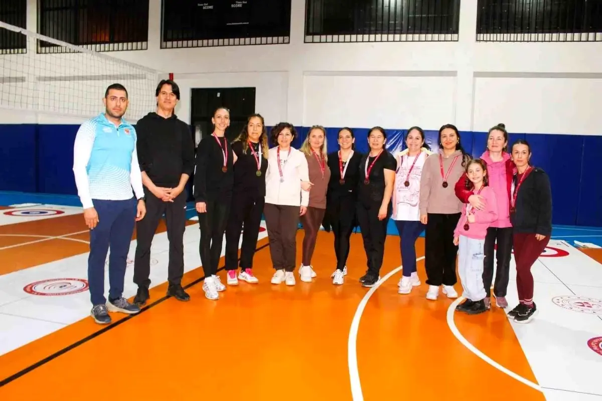 Köyceğiz’de Öğretmenler Arası Floor Curling Turnuvası Coşkuyla Tamamlandı