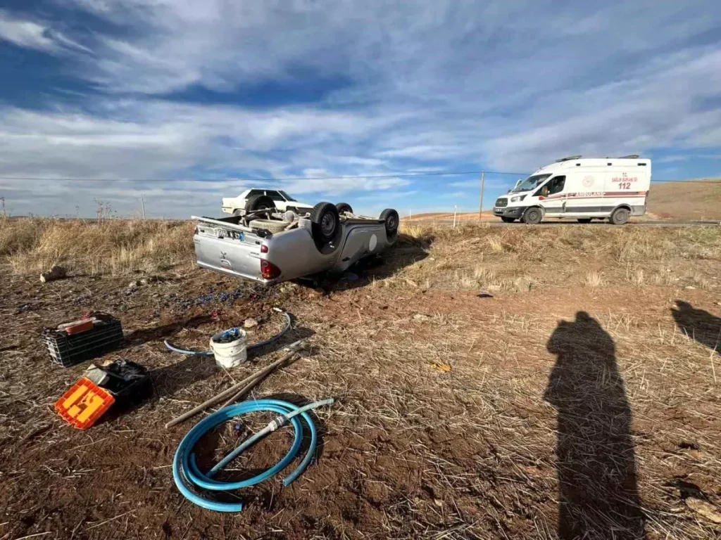 Kulu’da Belediye Kamyoneti Takla Attı, 3 Personel Yaralandı