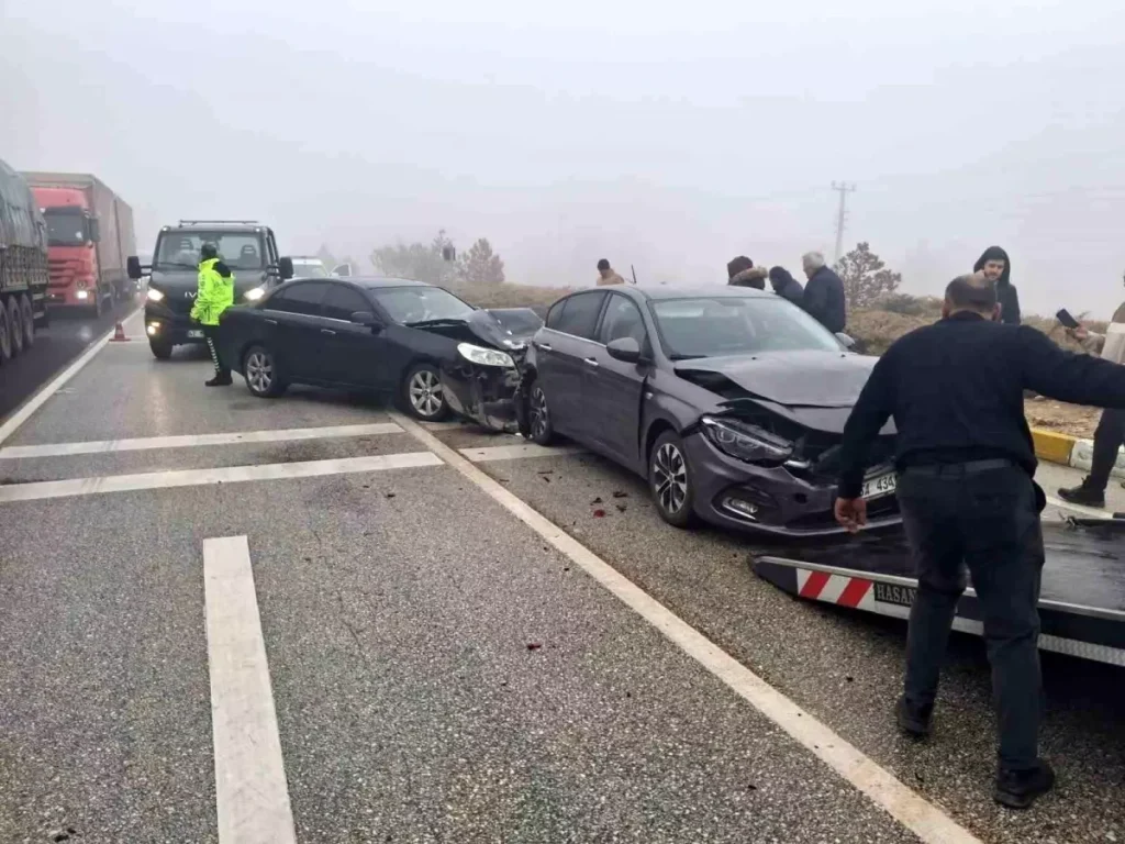 Kulu’da Yoğun Sis Trafiği Olumsuz Etkiledi