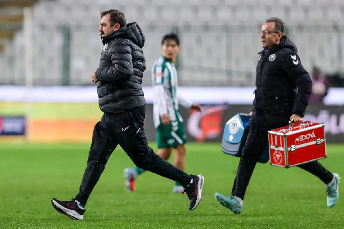 Kulüp doktoru rahatsızlandı, yeşil sahada bakın kim görev yaptı