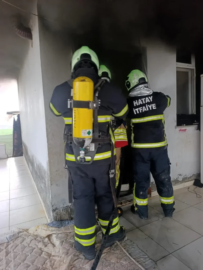 Hatay’ın Kumlu İlçesinde Müstakil Evde Çıkan Yangın Hızlı İtfaiye Müdahalesiyle Söndürüldü