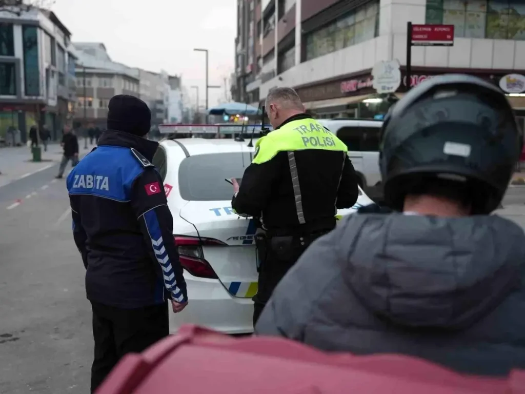 Kurallara Uymayan Sürücülere 993 TL Ceza Kesildi