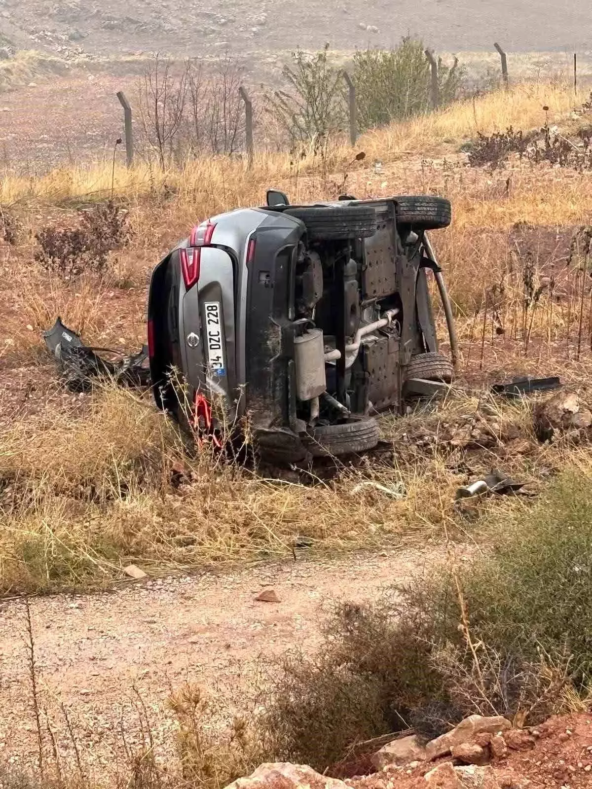 Otomobil Devrildi: Sürücü Yaralı