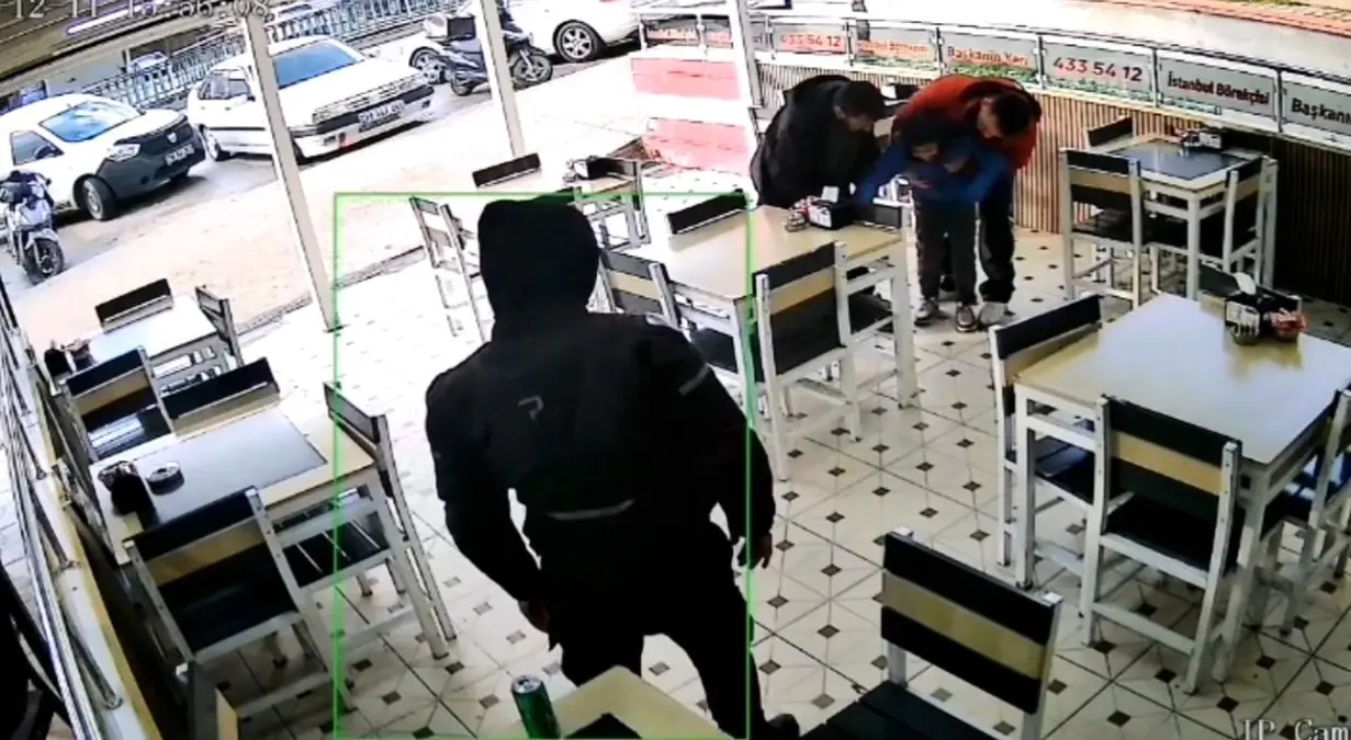 Kurye, Çocuğu Heimlich ile Kurtardı