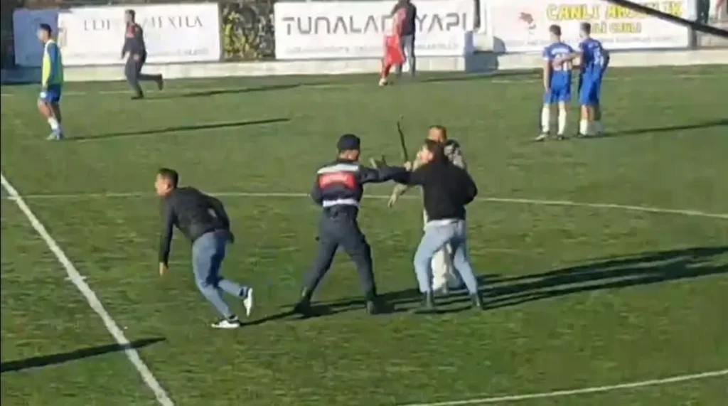 Futbol Maçında Çıkan Kavga Jandarma Tarafından Ağır Çabalarla Ayırıldı