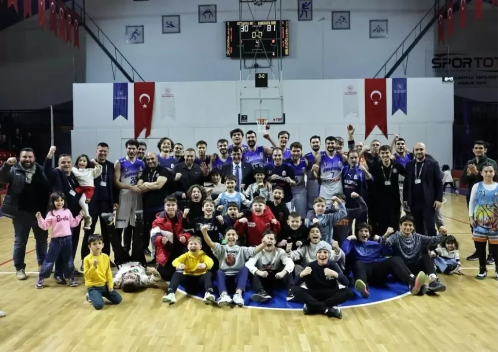 Kütahya Belediyespor Basketbol Takımı Zirve Yarışını Sürdürüyor