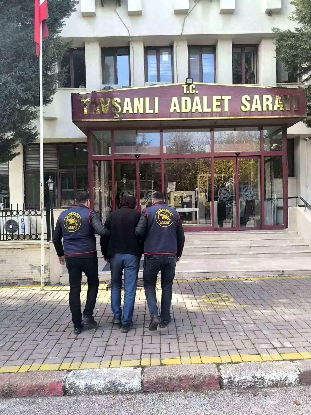 Kütahya’da Jandarma Operasyonu: 115 Suçlu Yakalandı, 50’i Hemen Ceza İnfazına Gönderildi
