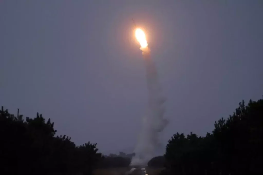 Kuzey Kore’den Yeni Uzun Menzilli Uçaksavar Füze Denemesi Şok Etkisi