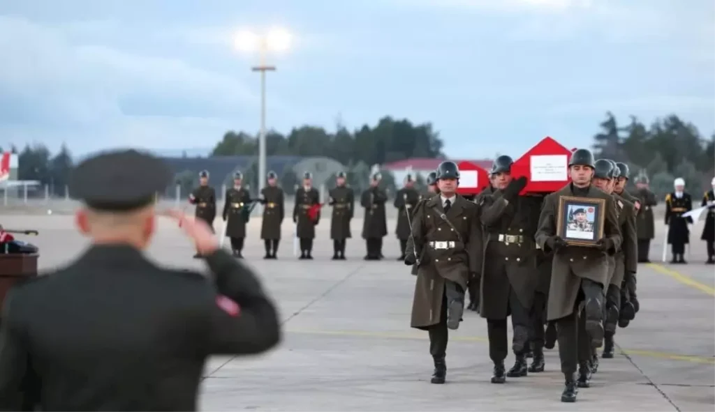 Ankara’da Düşen Jette Hayatını Kaybeden Libya Genelkurmay Başkanı Misrata’da Toprağa Verildi