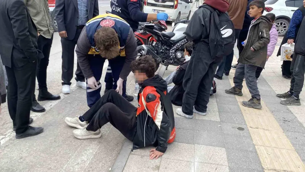 Aksaray’da Motosiklet Kazası: 3 Lise Öğrencisi Yaralı