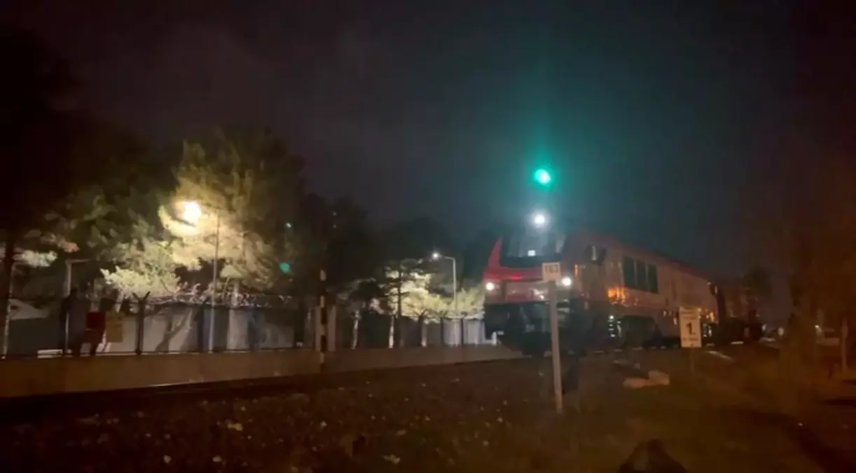 Raylarda Can Pazarı: 16 Yaşındaki Genç Hayatını Kaybetti