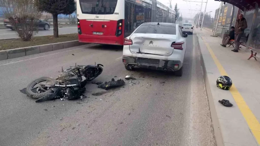 Malatya’da Motosiklet Kazası: Çarpışma Sonrası Yaralı Sürücü Hastaneye Kaldırıldı