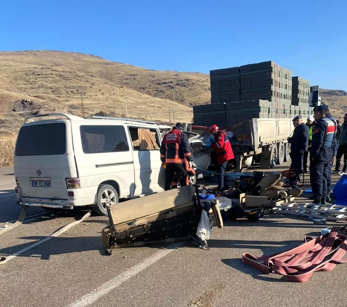 Malatya’da Tır-Minibüs Kazası: 3 Ölü