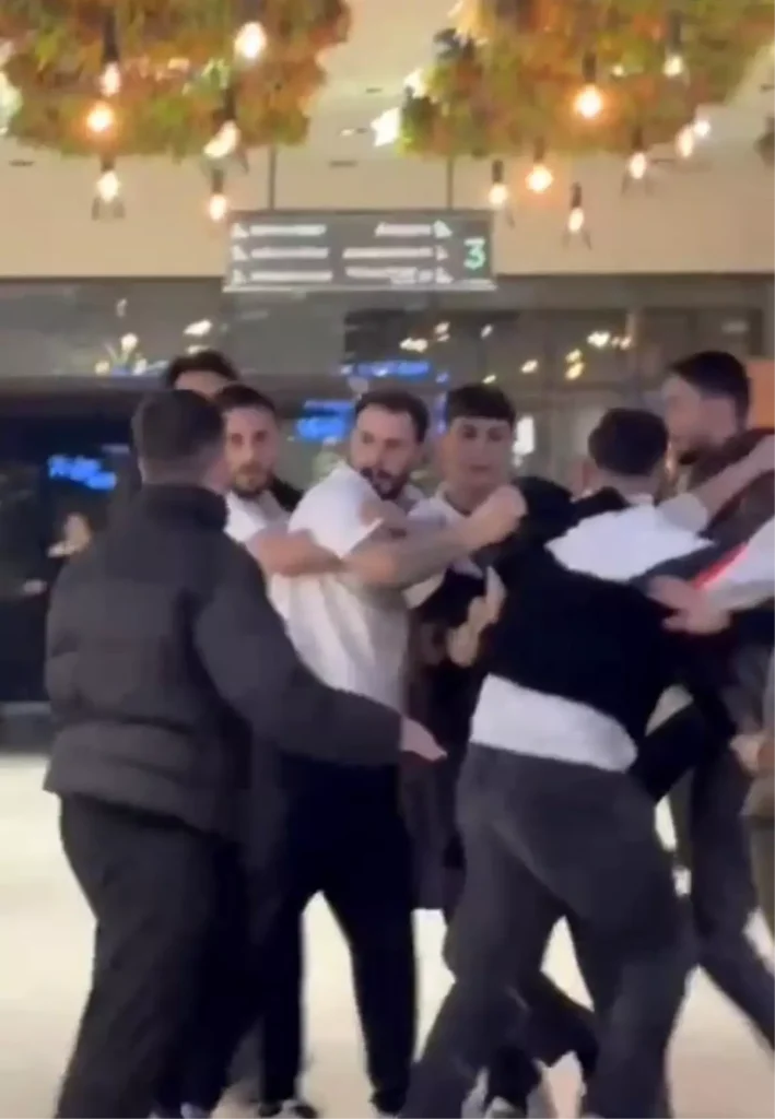Maltepe AVM’de Kavga: Garson ve Müşteri Arasındaki Tartışma Şiddetlendi