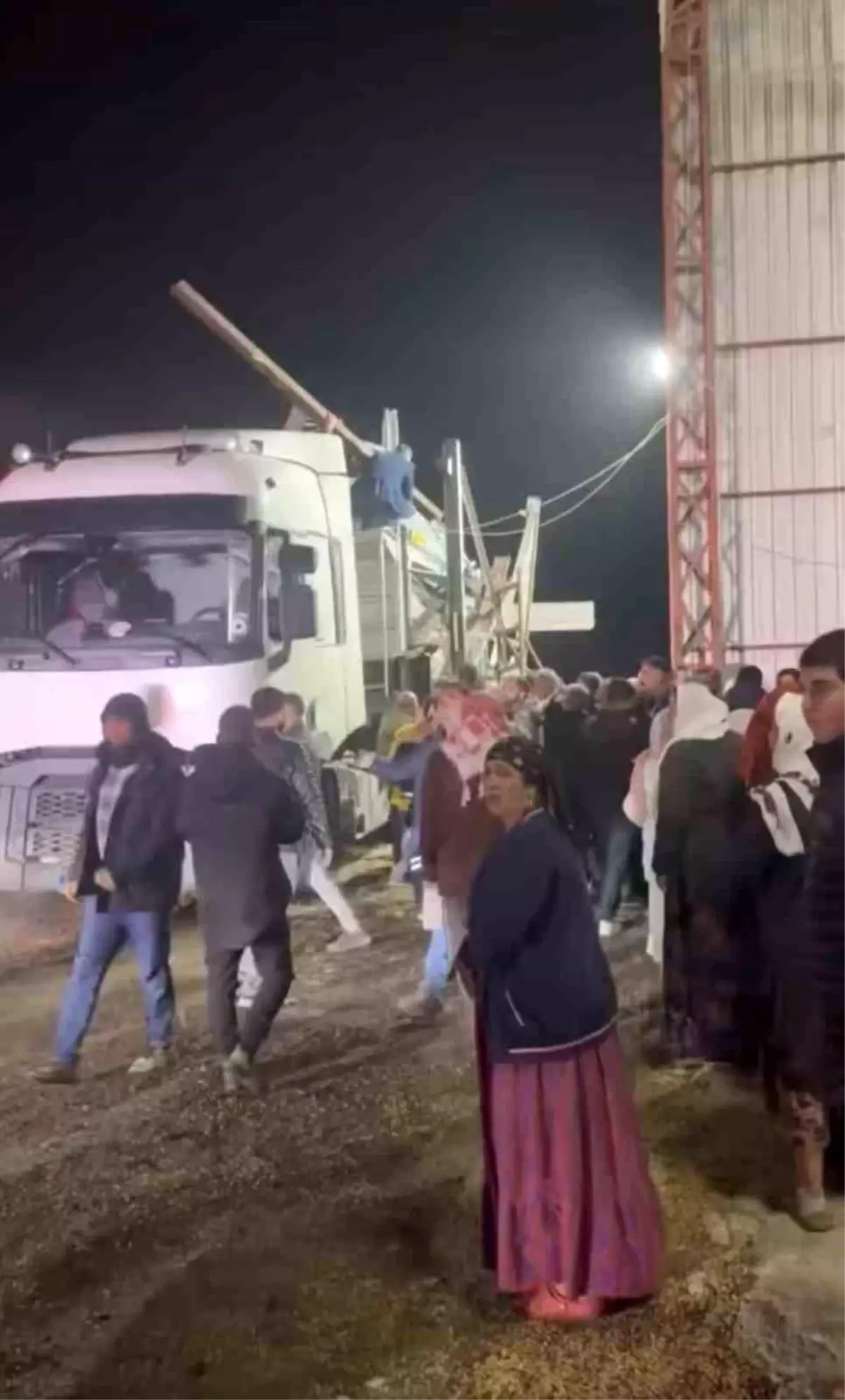 Mardin Derik’te Mısır Kurutma Silosu Çökerek 1 Kişi Hayatını Kaybetti