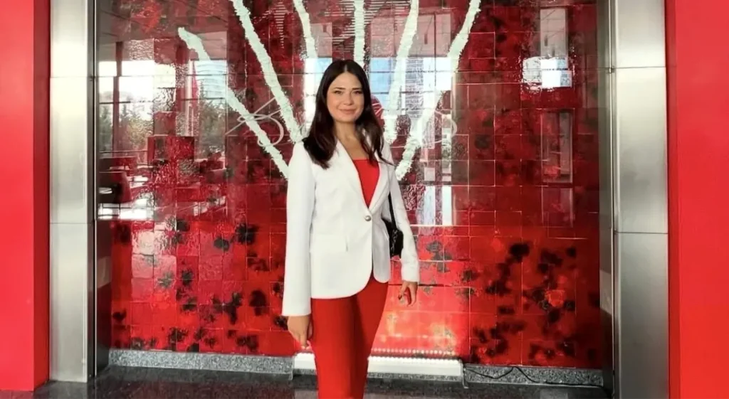 Meclis Üyesi Özlem Bodur Trafikte Sıkıştırıldı, Araç Yumurta Gibi Kırıldı… O Anlar Kamerada!