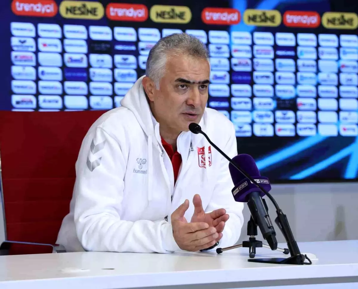 Sivasspor Teknik Direktörü Altıparmak’tan Çorum FK Maçında Hakeme Sert Eleştiri
