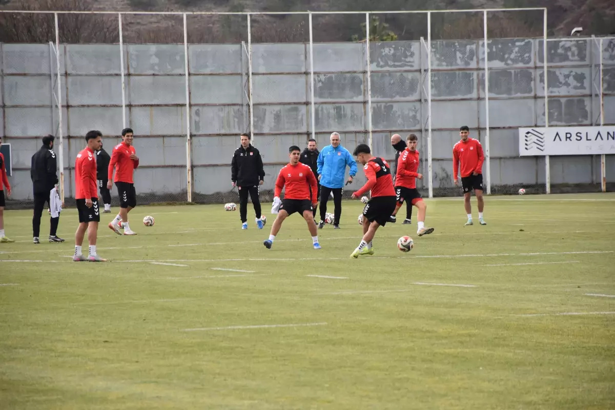 Sivasspor’un Devre Arası Hedefi: Puan Avı ve Genç Transferler