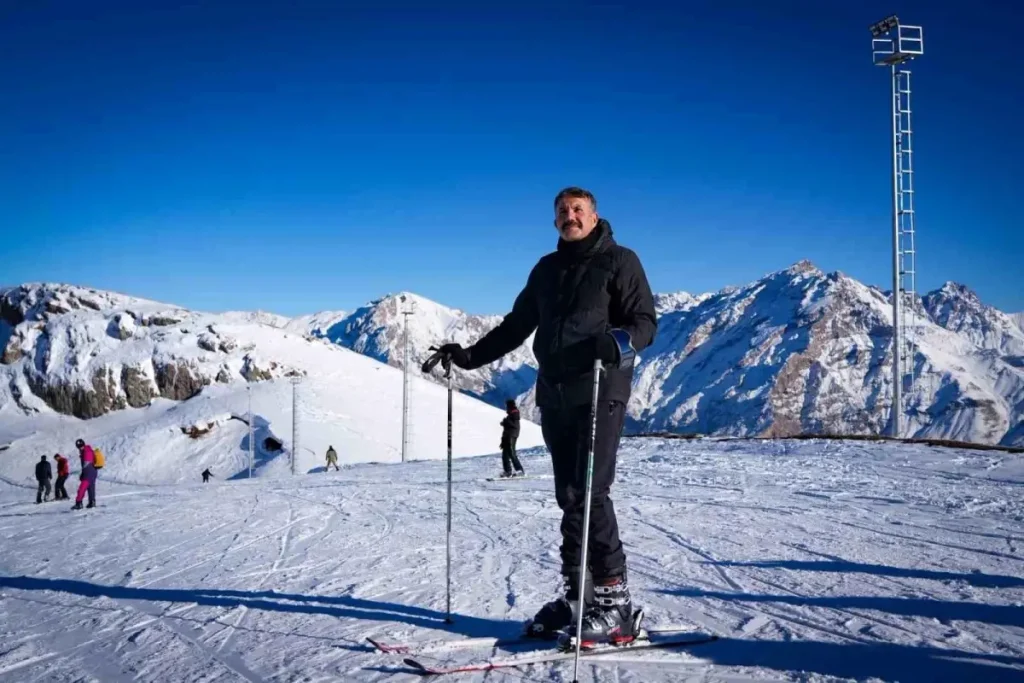 Hakkari’de Mergabütan Kayak Merkezi’nde Kış Sezonu Resmen Açıldı