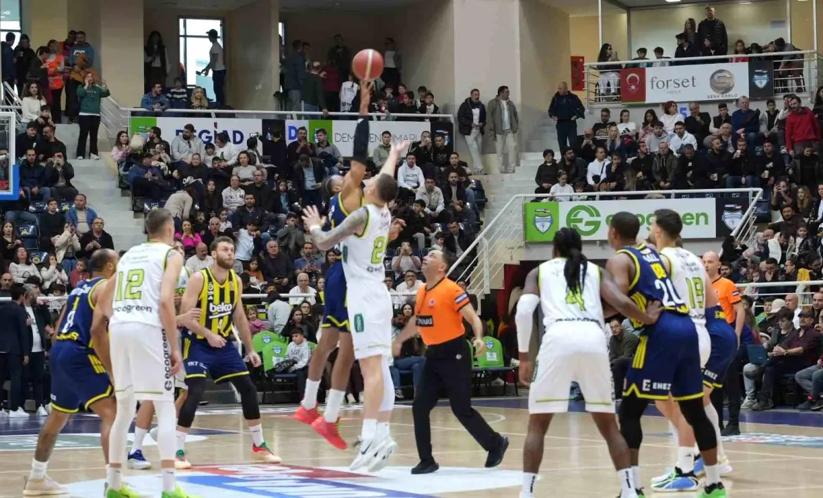 Merkezefendi Belediyesi Basket vs Fenerbahçe Beko: 64-87 Skoru ile Fenerbahçe Sahadan Zaferle Ayrıldı