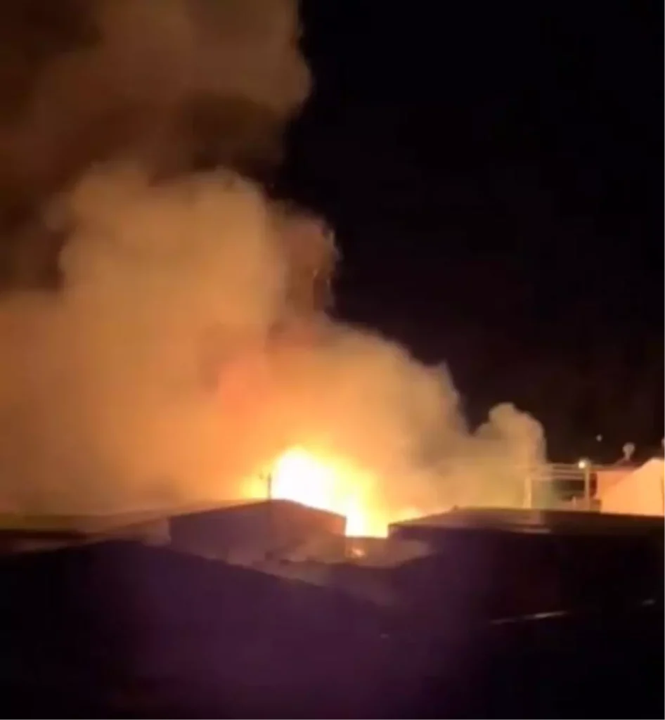 Mersin’de sazlık alandaki yangın söndürüldü: Bir sera zarar gördü