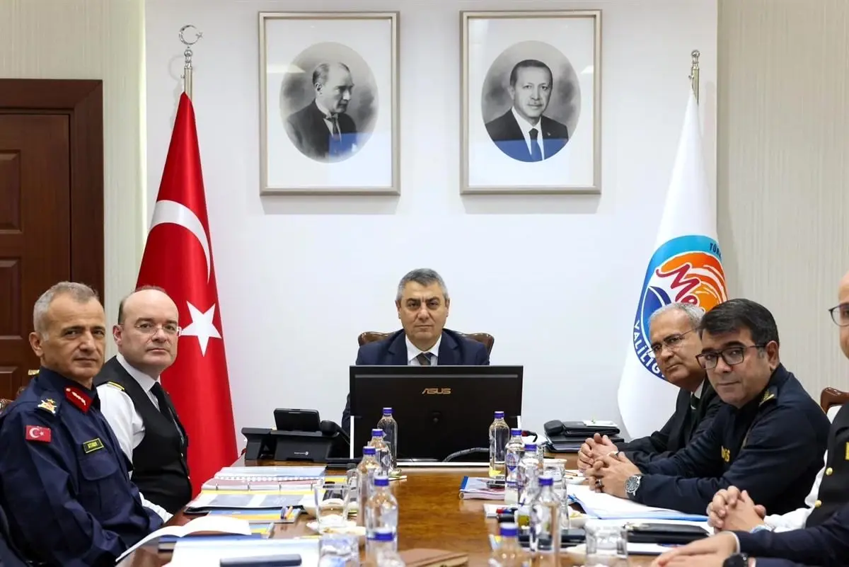 Mersin’de Güvenlik Toplantısı: 874 Kişi Yakalandı, Trafik Kontrolleri 103 Bin 792 Araç