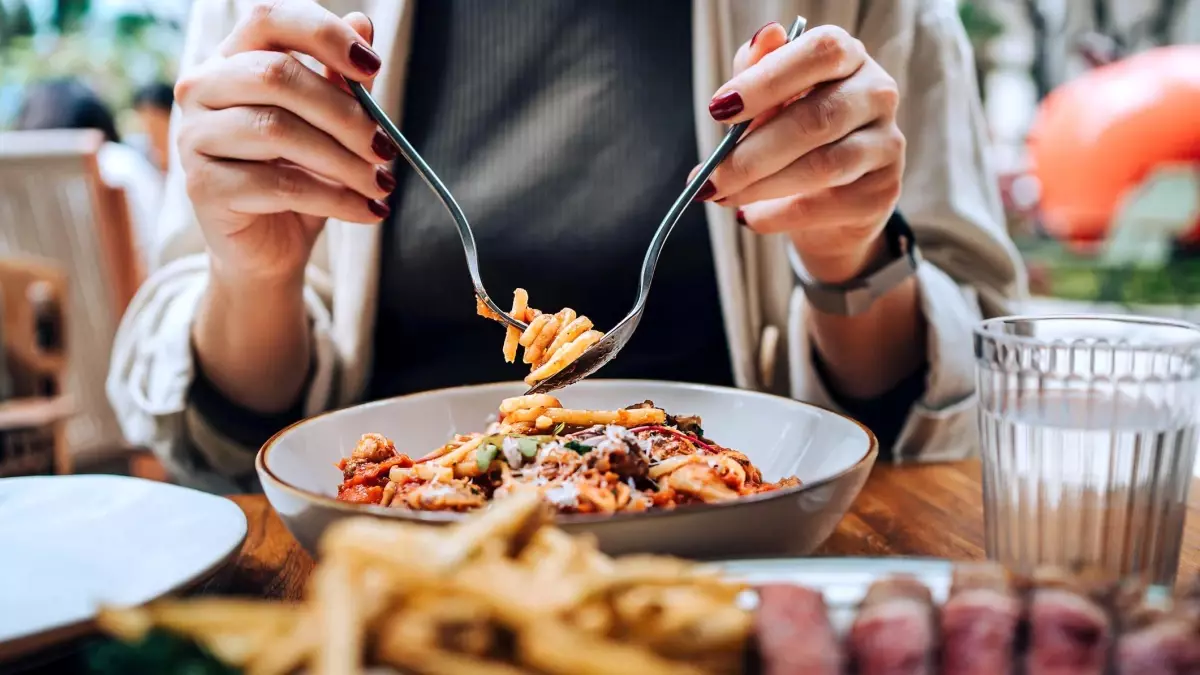 Mide Yanmasını Tetikleyen Yiyecekler ve Etkili Önleme Stratejileri