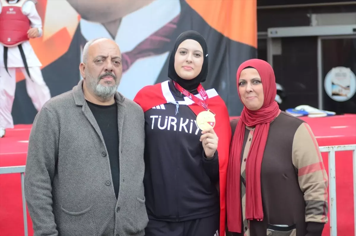 Elifnaz Köseoğlu’nun Altın Madalyası Nazilli’de Coşkulu Bir Kutlamayla Karşılındı!