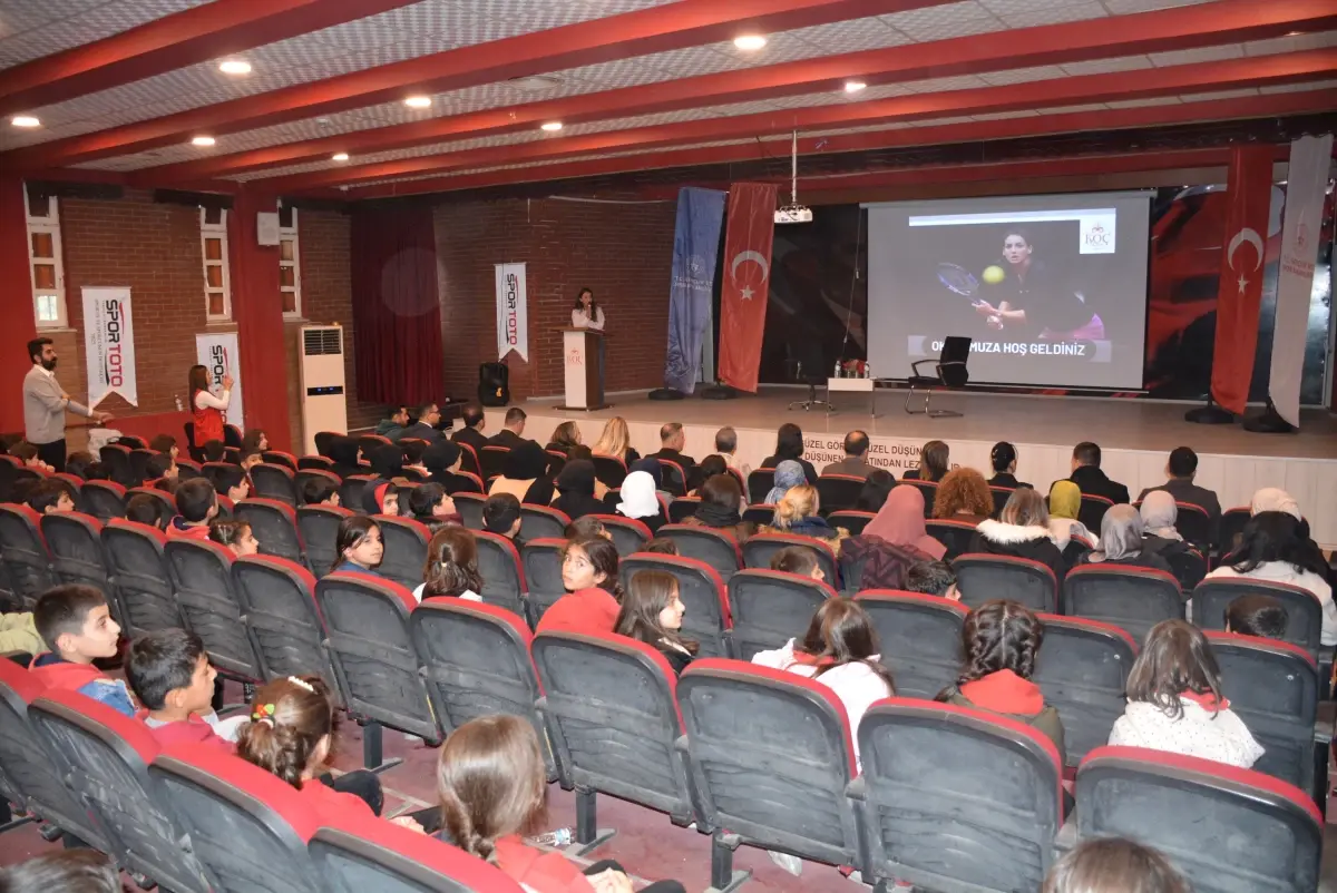 İpek Soylu, Silopi’de Öğrencilerle Buluştu