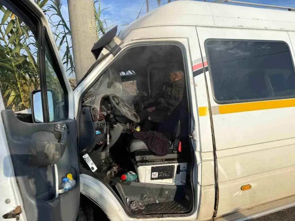 Antalya’da Minibüs Kazası: 2 Yaralı