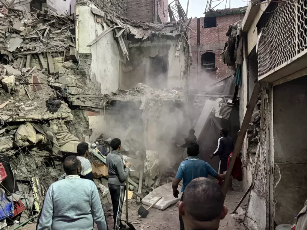 Giza’da 5 Katlı Bina Çöktü: 8 Kişi Hayatını Yitirdi