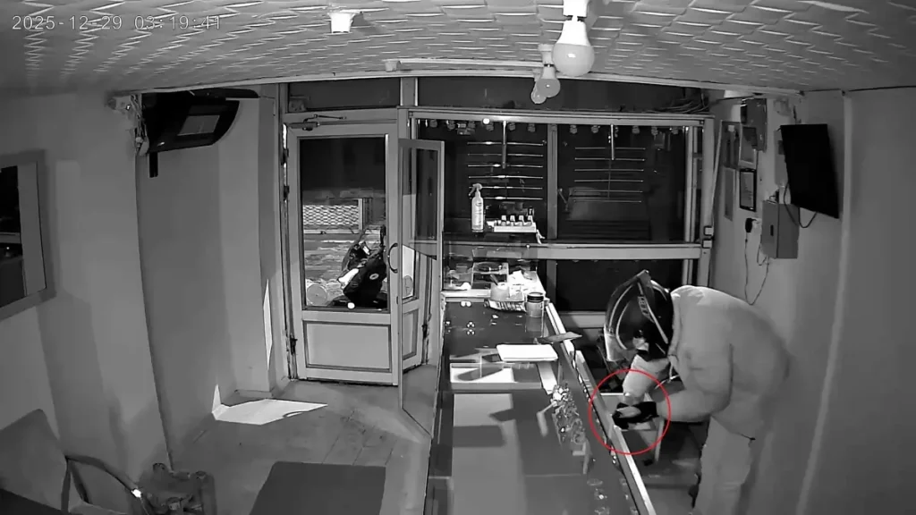 Iğdır’da Kasklı Şüpheli 5,5 Kilo Altını Çaldı!