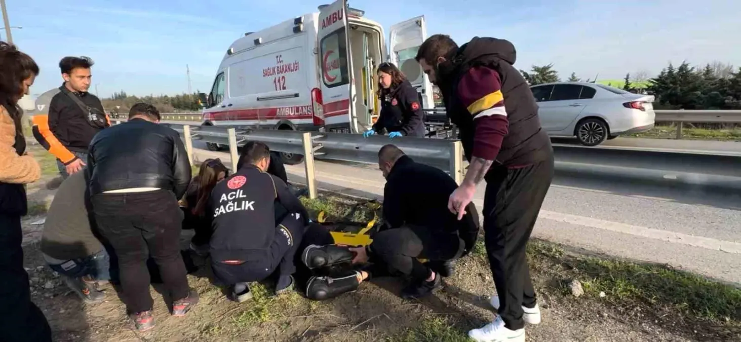 Edirne’de Şok Kaza: Üniversite Öğrencisi Motosiklette Bariyerlere Çarptı, Ağır Yaralı