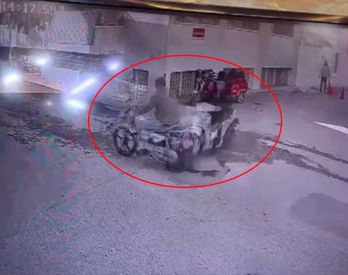 Reyhanlı’da Kafa Kafaya Çarpan Motosikletler Güvenlik Kamerasına Yansıdı