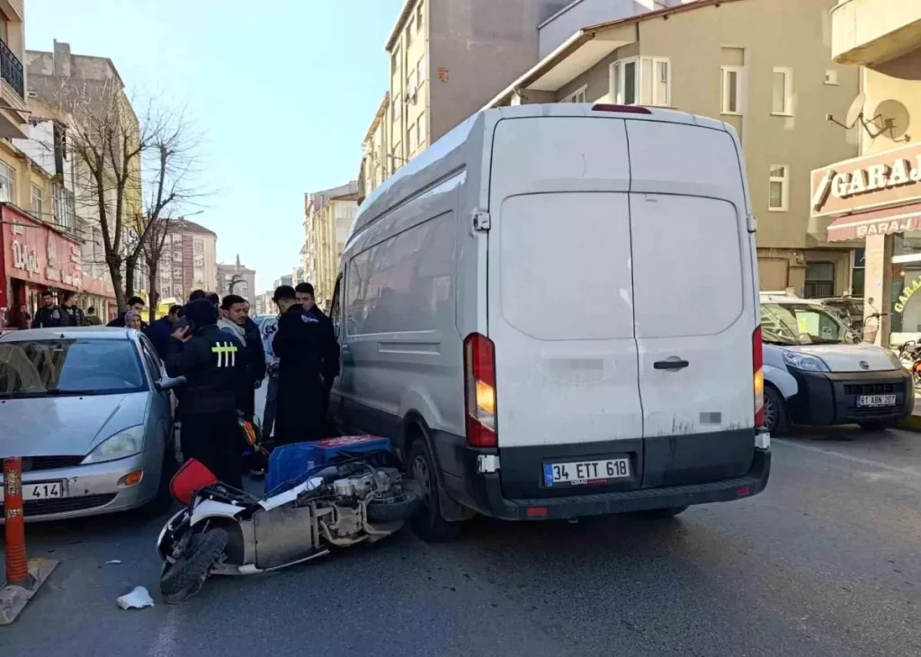 Tekirdağ’ın Saray İlçesinde Kurye Motosikletten Düşerek Yaralandı