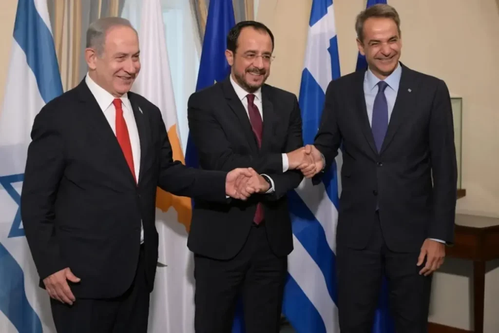 MSB’den Olay Fotoğrafına İlk Yorum: Tehdit Oluşturması Söz Konusu Değil