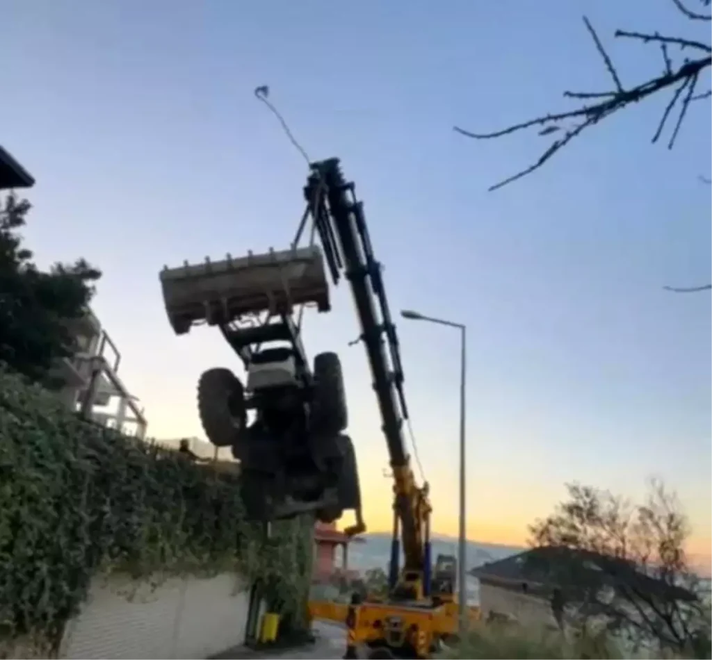 Bursa’da Vinçten Düşen İş Makinesi Görüntüleri Ortaya Çıktı