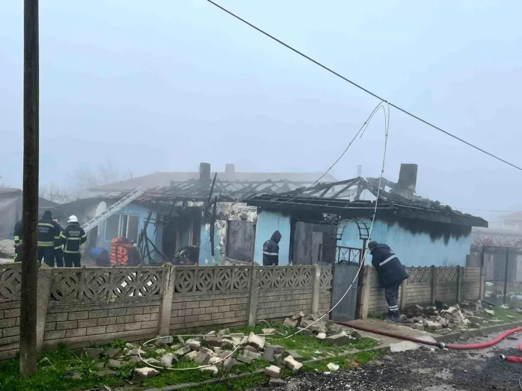 Muratlı’da Ev Yangını: 1 Kişi Dumandan Etkilendi