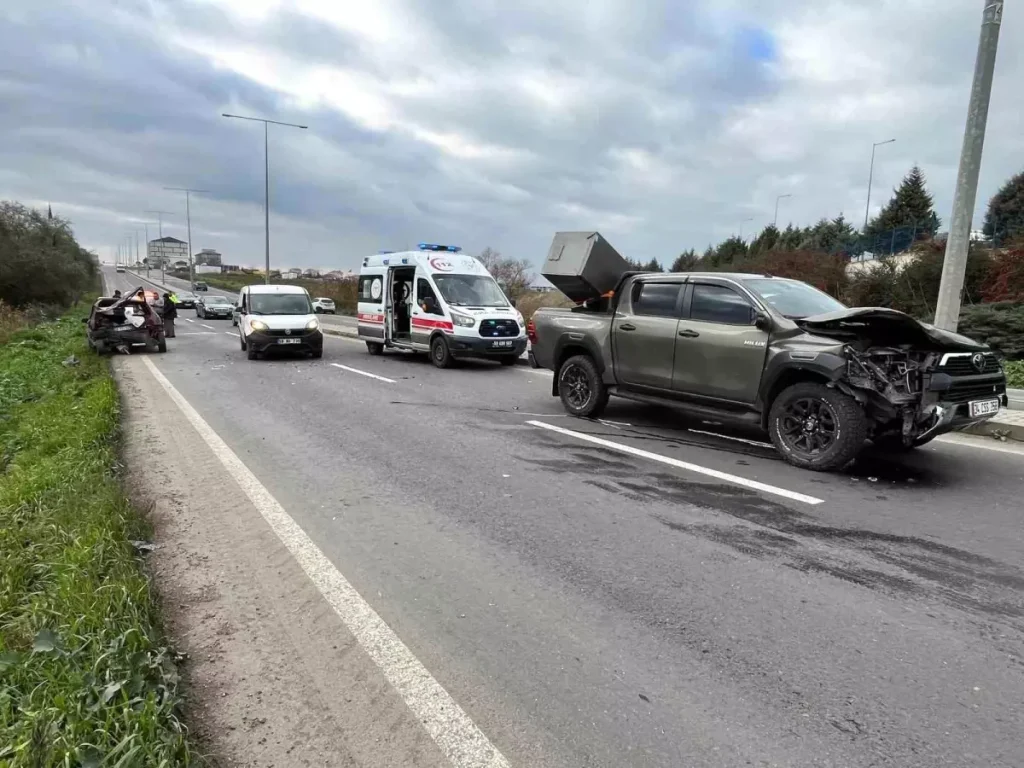 Tekirdağ Muratlı’da Şiddetli Trafik Kazası: 1 Yaralı ve Araçlar Kullanılamaz Hale Geldi