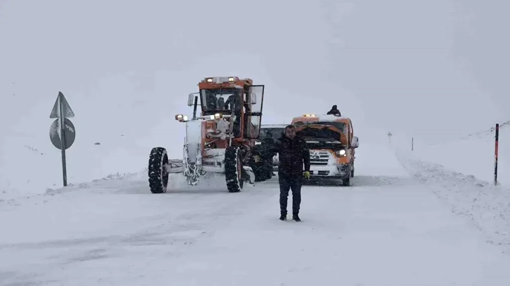 Muş‑Kulp Karayolu Tır ve Çekici Trafiğine Şok Karara Kapandı!
